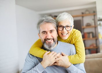 How to Care for White or Gray Hair Naturally?